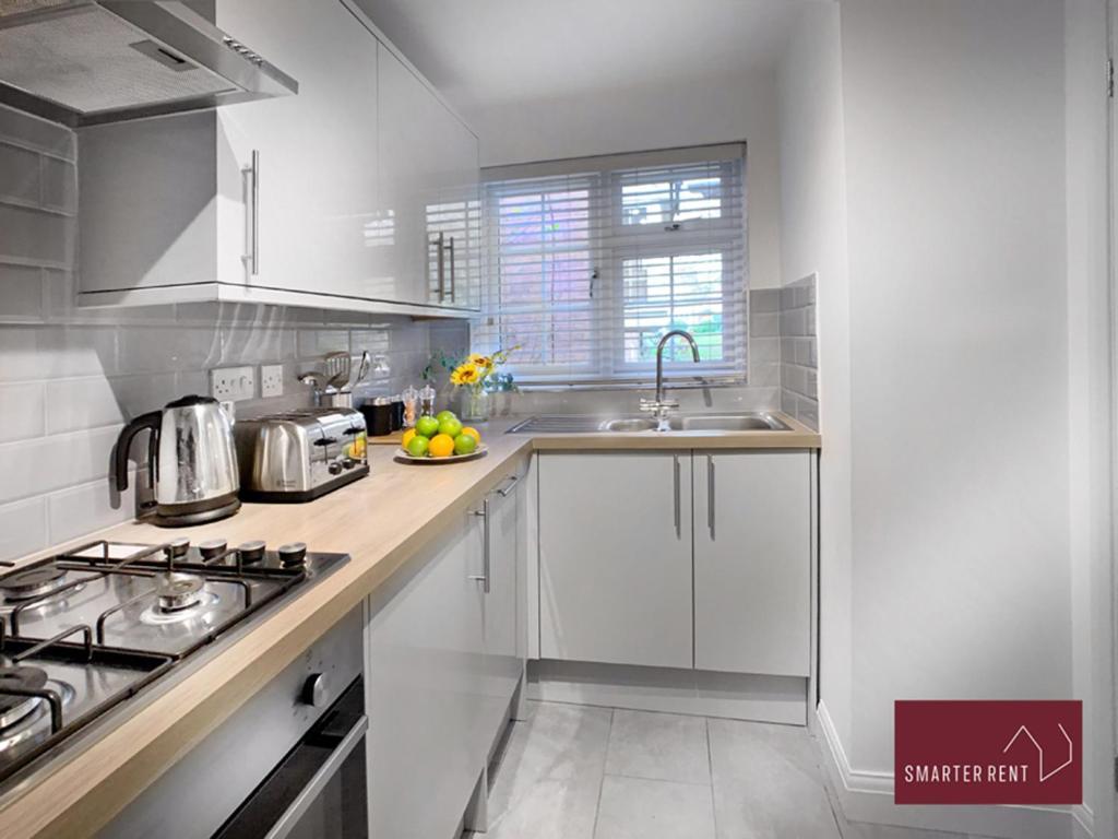 Wokingham - 2 Bed Modern House - Parking 아파트 외부 사진